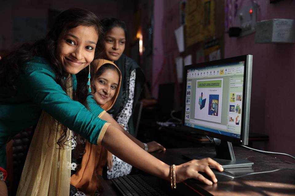 social business - girls using technology