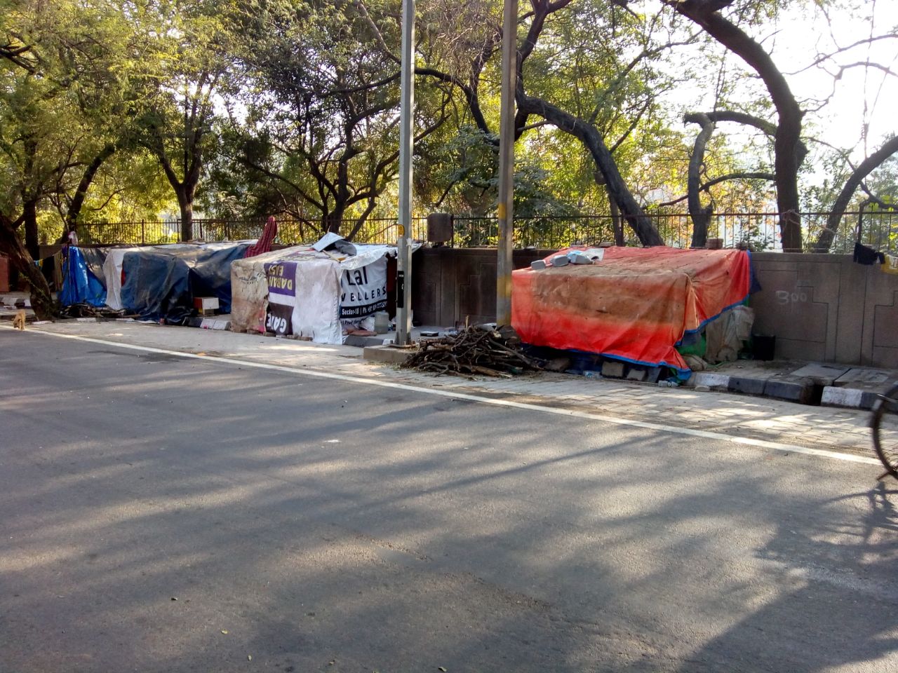  Workers who build posh apartments live on the pavements of our cities.