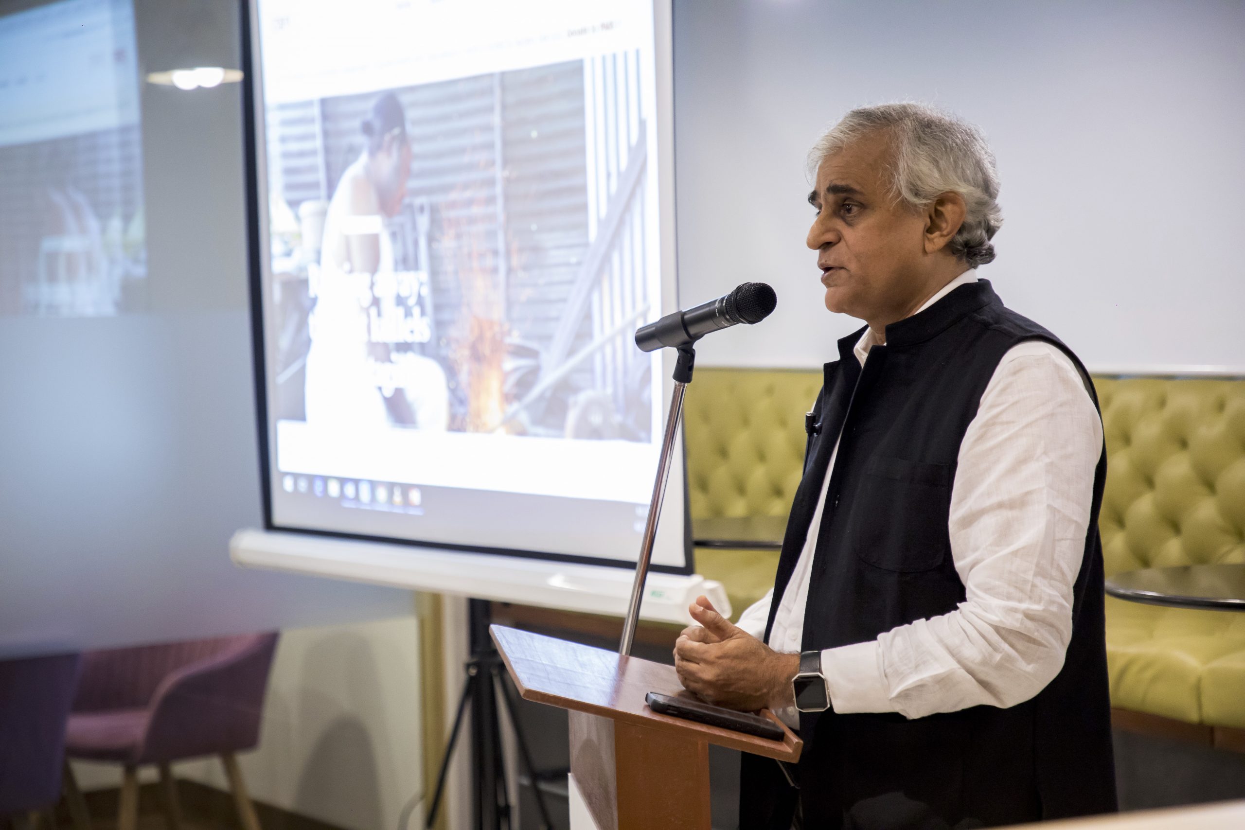 P Sainath giving a talk on India's agrarian crisis, water scarcity, and farmer suicides - India Development Review IDR - Photo courtesy: Dextrus