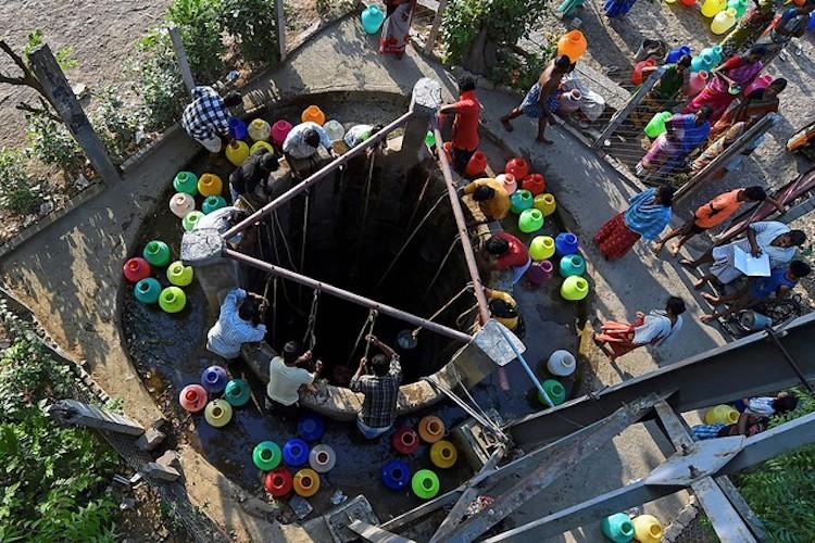 People taking water from well_PTI