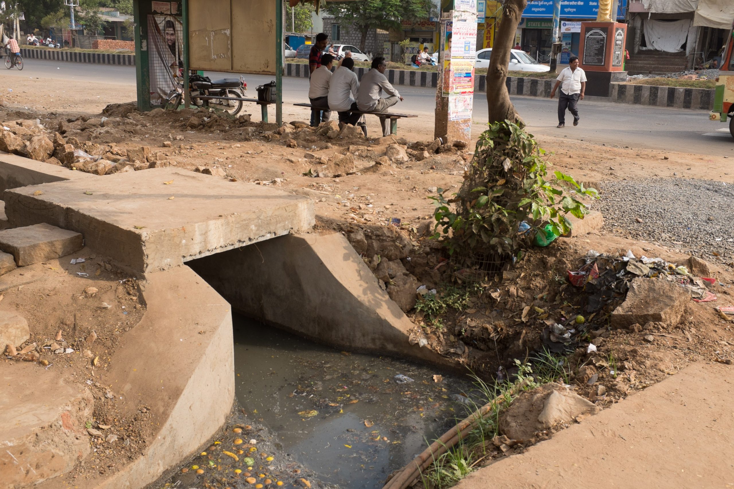 Open drain in the city_sanitation workers_epw