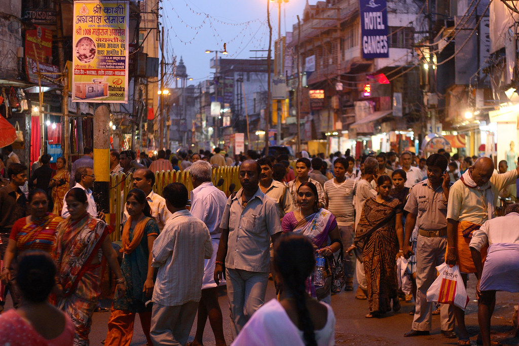 Everyday people walking on a street in a city in India_everyday giving