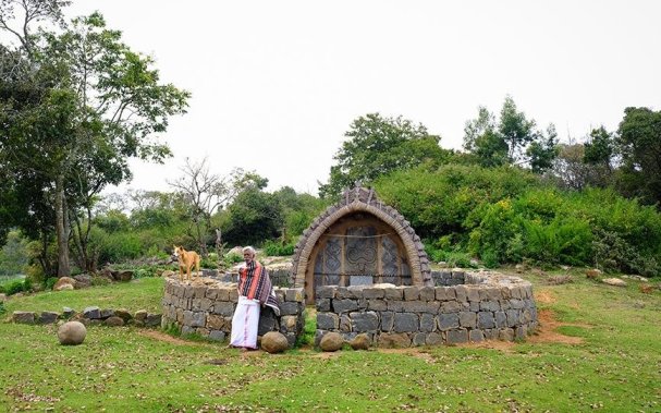 Peetagarai outside a temple