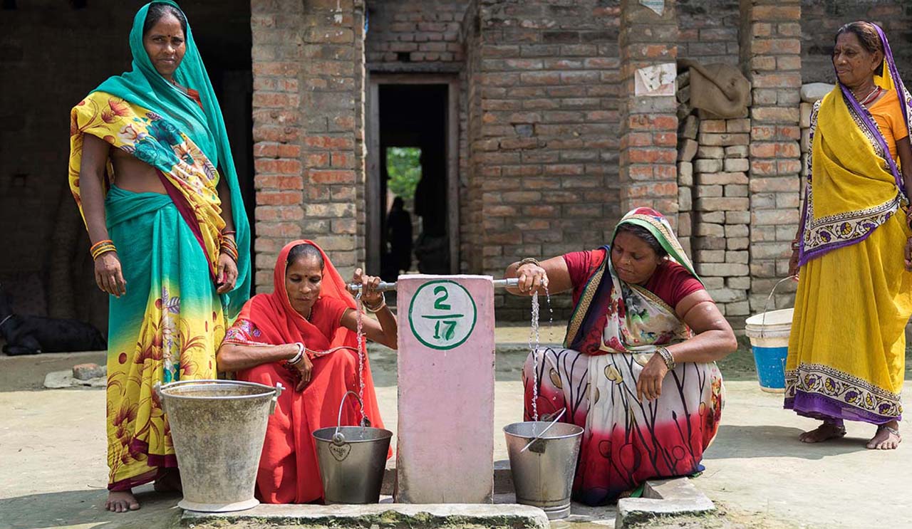 Rural Indian women using a handpump