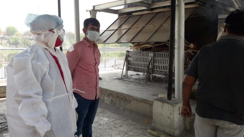 Azra Mobin, a social worker in Lucknow, helps a family arrange a cremation-COVID support