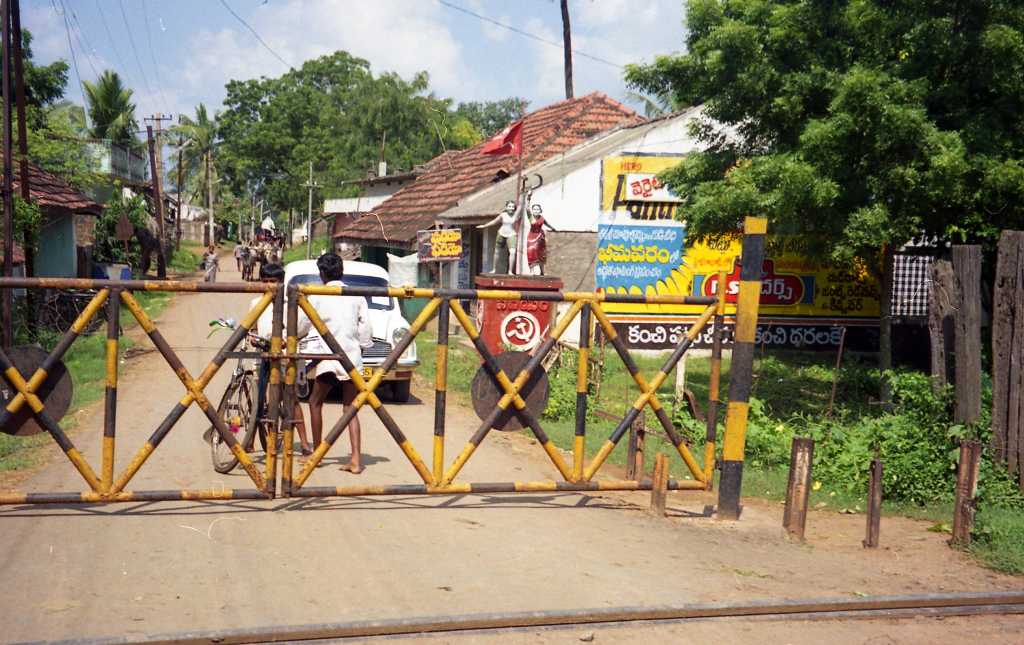 Road crossing in a village in Andhra Pradesh during COVID-19-picture courtesy-flickr