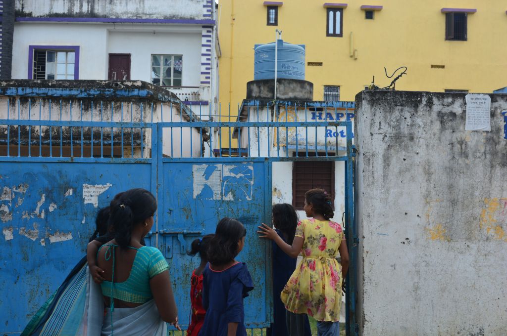 children going to school_Mahadalit