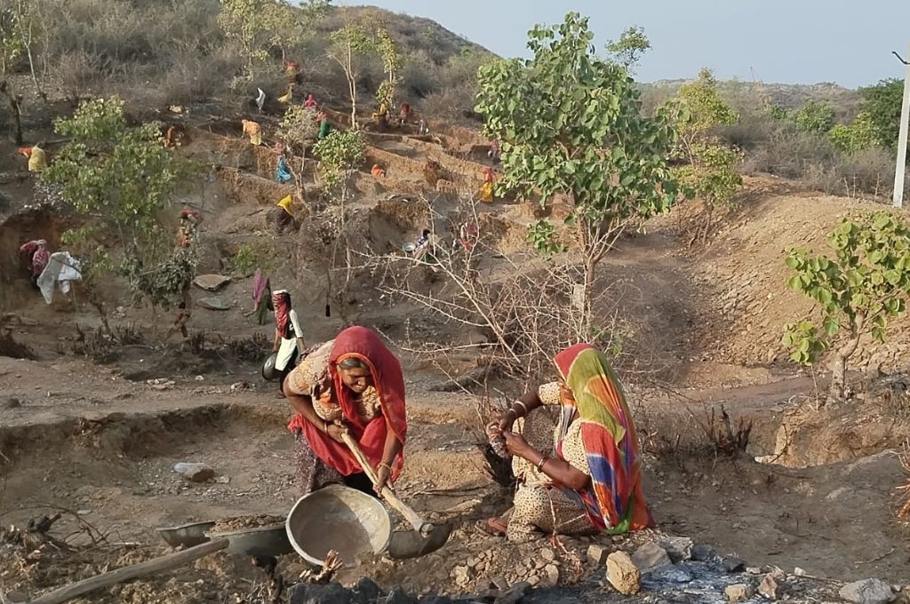 two women working on a farm_mgnrega