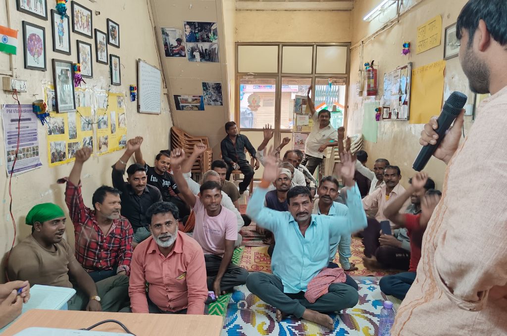 Members of the Kamgar Sahayata Samiti at Aajeevika Bureau’s Mumbai office_workers rights