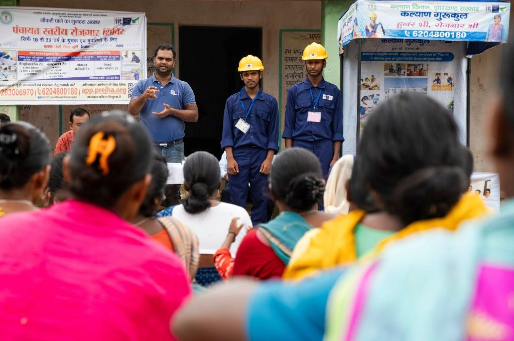 community mobilisers speaking to a crowd of women at a camp-skill training
