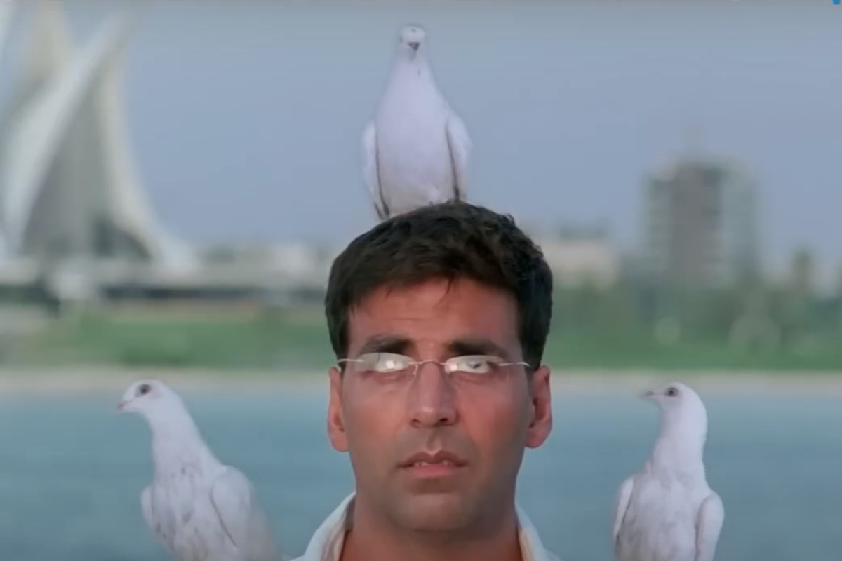 Akshay Kumar with pigeons on his head and shoulders_nonprofit humour
