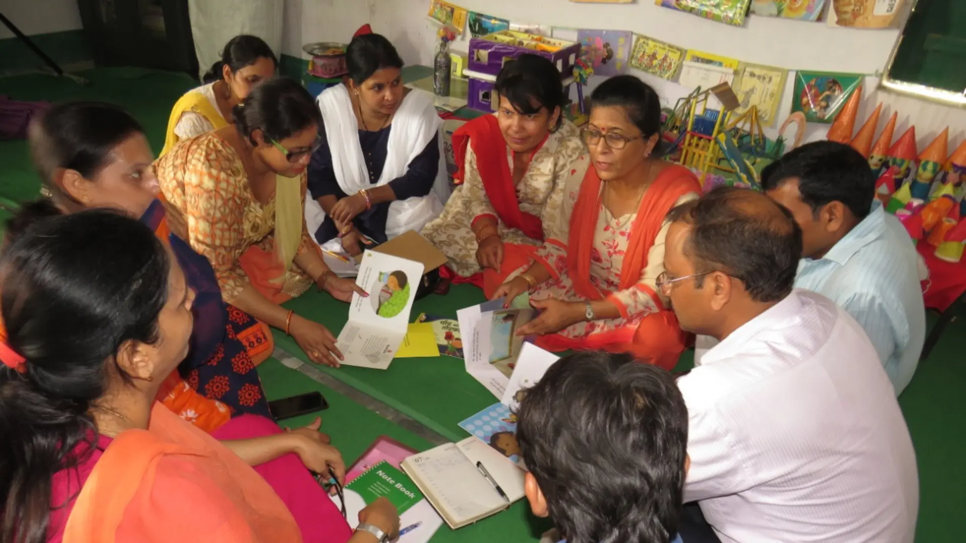 Teachers engaged in collaborative training session_Teacher training