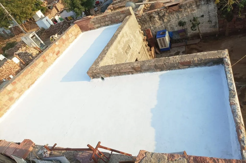 Women display coloured ribbons during training_urban heat