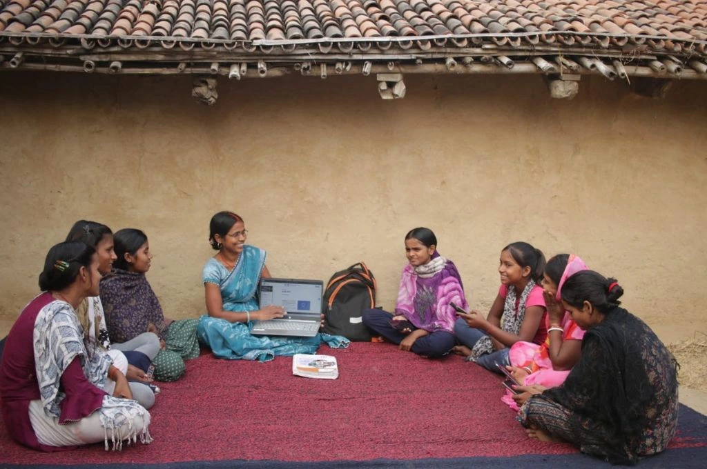 A group of women sitting in a circle in rural Bihar_AI